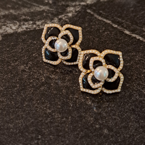 Earrings - Picture 4 of 5